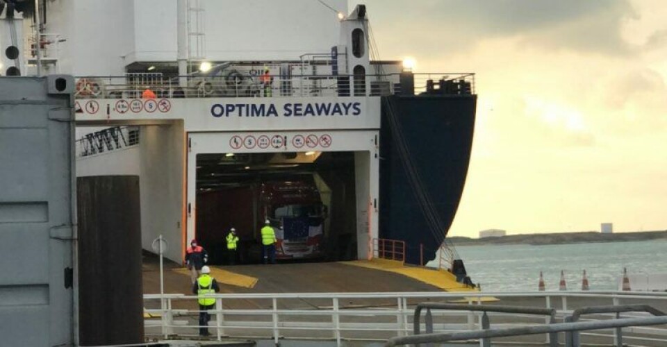 Ro/ro fragtfærgen ”Optima Seaways” under lastning i Dunkirk den 2. januar forud for skibets første overfart mellem den franske havneby Dunkirk og Rosslare i Irland. Arkivfoto: DFDS.