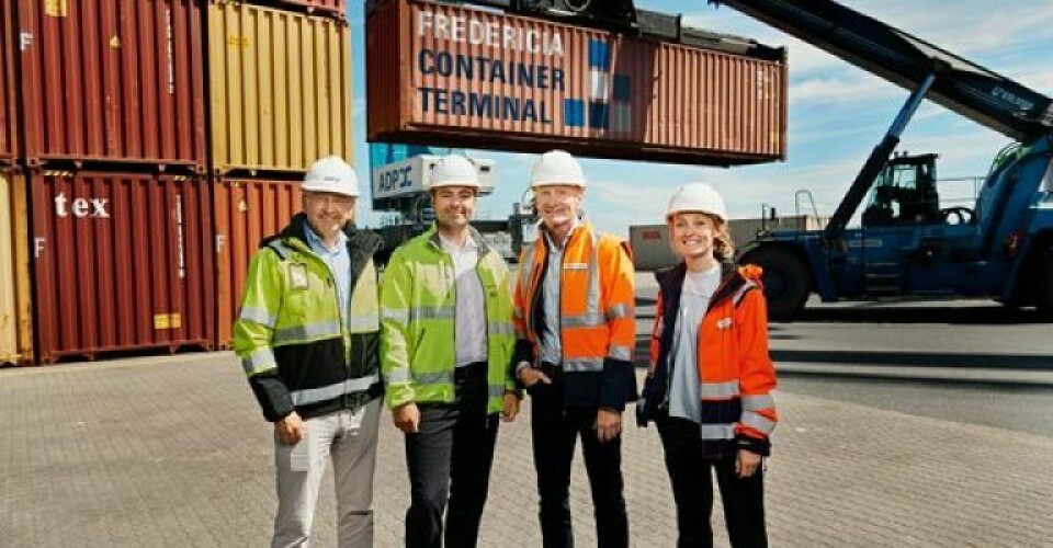Bestyrelsesformand i ADP A/S Christian Herskind, CEO i ADP A/S Rune D. Rasmussen, CEO i Fredericia Shipping A/S Klaus G. Andersen og Area Manager i Fredericia Shipping A/S Amalie Laigaard Andersen. Foto: ADP A/S