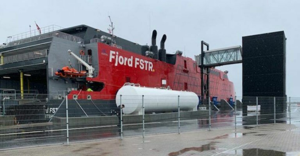 1 år senere end forventet er Fjord Lines nye katamaran endelig ankommet til Hirtshals. Foto Hirtshals Havn