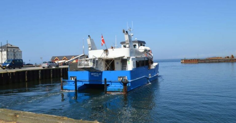 Svanen og Bertha K skifter hænder Foto: JK Shipping.