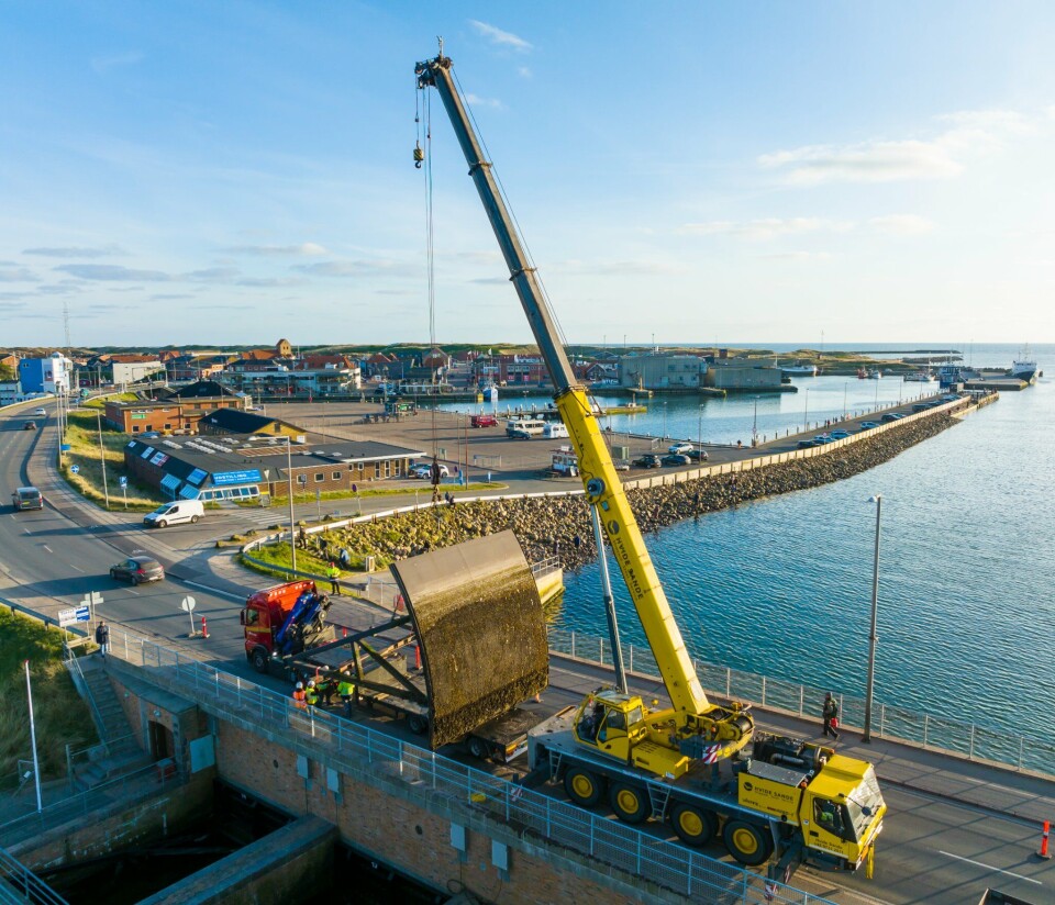 Se billederne: Her afmonterer Hvide Sande Shipyard 10 tons tunge sluseporte