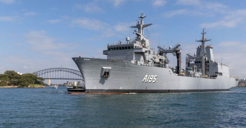 Det australske flådeskib HMAS Supply skal efter planen nu snart have selskab af atomubåde Down Under. Arkivfoto: Royal Australian Navy