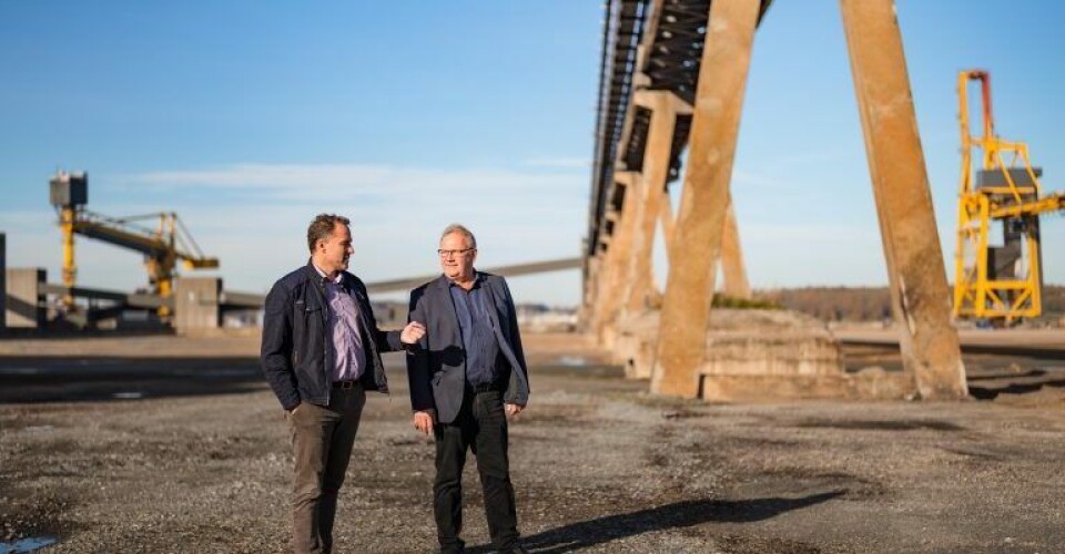 Direktør Henrik Thykjær (tv) og Bestyrelsesformand Erwin Andresen (th) på den tidligere kulplads. Direktør Henrik Thykjær (tv) og Bestyrelsesformand Erwin Andresen (th) på den tidligere kulplads. Foto: Aabenraa Havn