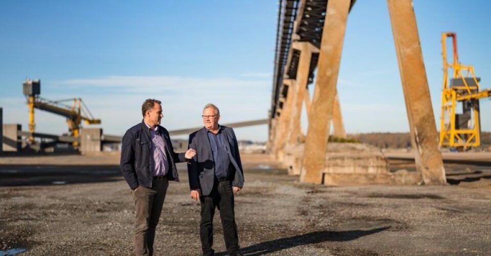 Direktør Henrik Thykjær (tv) og Bestyrelsesformand Erwin Andresen (th) på den tidligere kulplads. Foto: Aabenraa Havn