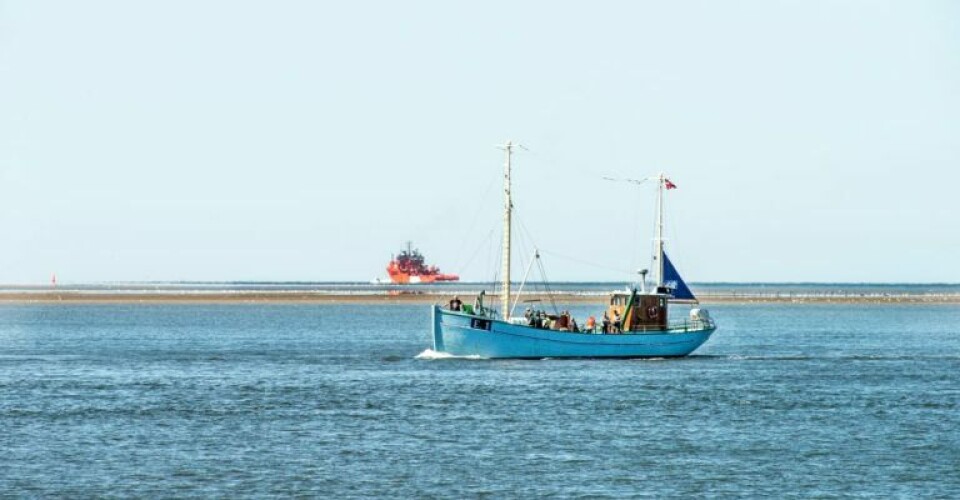 Museeumskibet E1 med et ESVAGT skib i baggrunden. Foto: ESVAGT