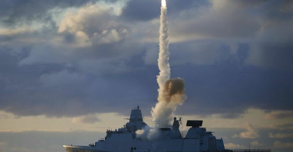 Fregatten Niels Juel affyrer et SM-2 missil. Foto: Forsvaret
