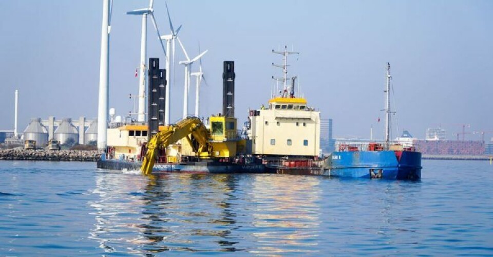 Gravemaskine fjerner slam i forbindelse med etablering af Lynetteholm. Foto: Ariel Storm / Klimabevægelsen i Danmark