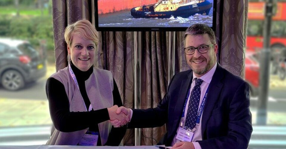 Svitzer Global COO, Ingrid Uppelschoten Snelderwaard og præsident for Robert Allan Ltd., Mike Fitzpatrick. Foto: Svitzer Global