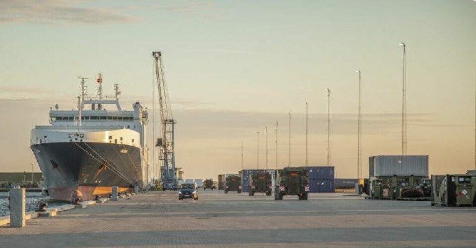 Skibet Ark Dania er klar til at Forsvarets medarbejdere kører køretøjer og udstyr om bord. Foto: Niels Porsbøl / Forsvaret
