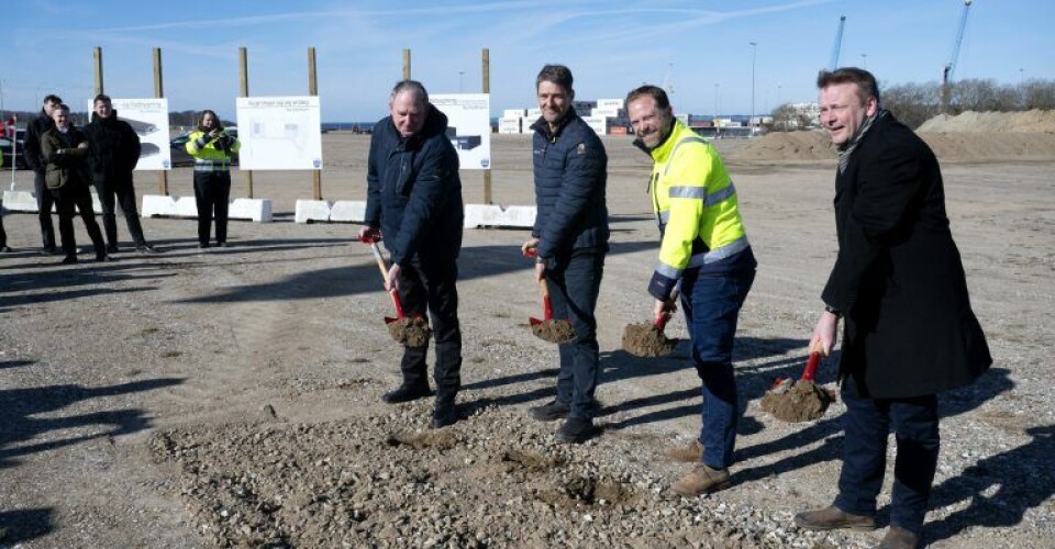 Fra venstre: havnedirektør Bent Rasmussen, entreprenør Jesper Simonsen fra ingeniørfirmaet Jesper Simonsen, Managing Director Mikael Gutman, APM Terminals Nordics, samt havnebestyrelsesformand Jesper Wienmann Hansen. Foto: Kalundborg Havn