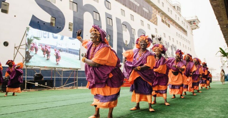 Senegalesisk musik og dans under indvielsen af Global Mercy. Foto Mercy Ships Danmark