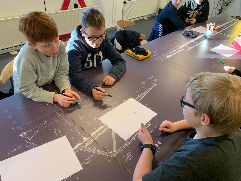 5. klasse fra Nørre Alslev Skole var den 22. november på besøg hos Storstrømsbroen.
