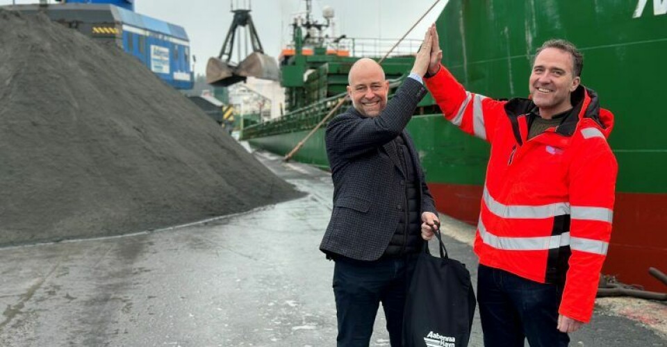 Adm. direktør for E. Krag Råstoffer, Lars Krag Andresen (t.v.), og havnedirektør Henrik Thykjær. Foto: Aabenraa Havn