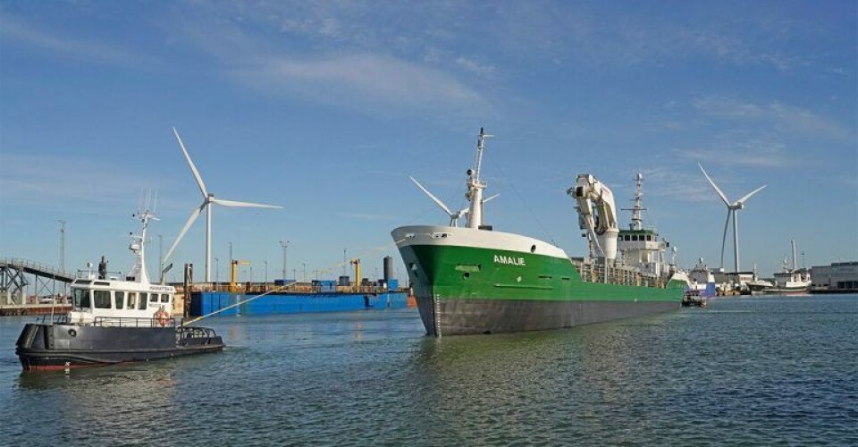 Havkatten hjalp tirsdag med at slæbe Amalie ud af dokken ved Hirtshals Yard. Foto: Hirtshals Havn / LinkedIn