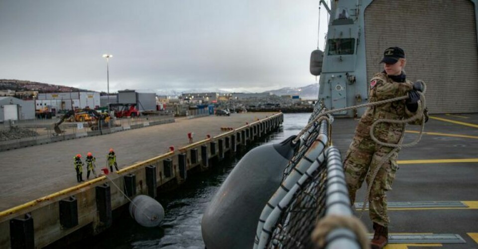 Fregatten Esbern Snare lægger fra kaj i Nordnorske Tromsø. Foto: Frederikke Frederiksen / Forsvaret