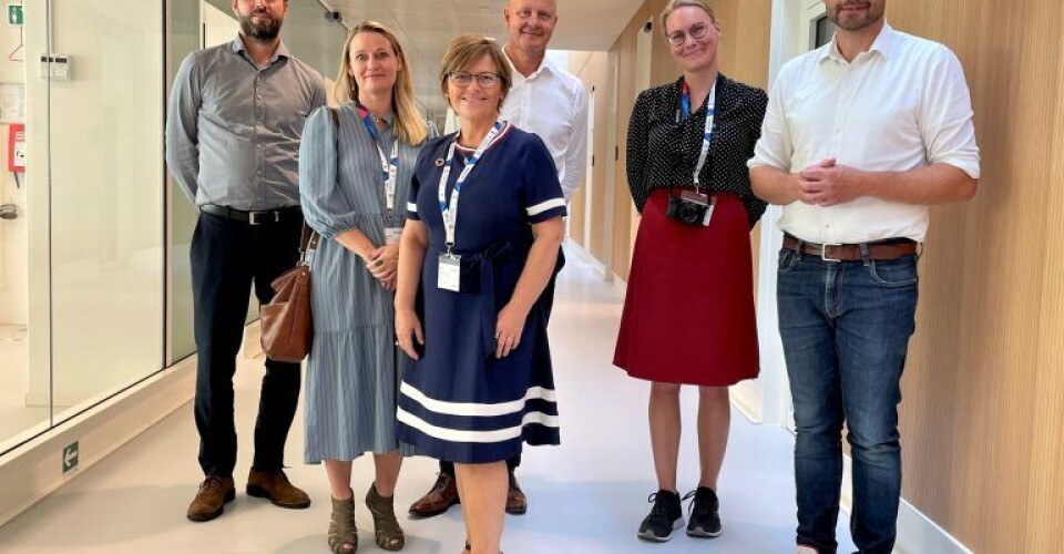 Marianne Vind (forrest) på besøg hos Hempel. Foto: Danske Maritime