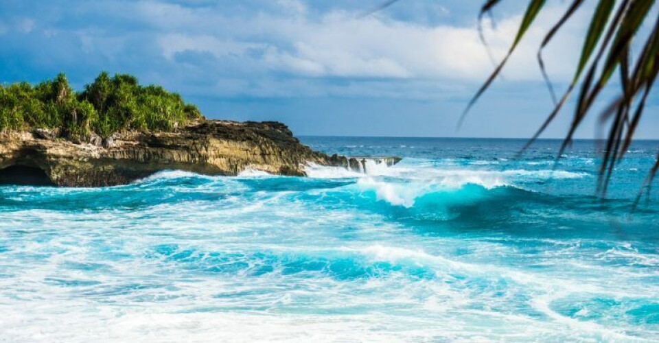 Lembongan island, Lembongan, Indonesia blue sea ocean waves