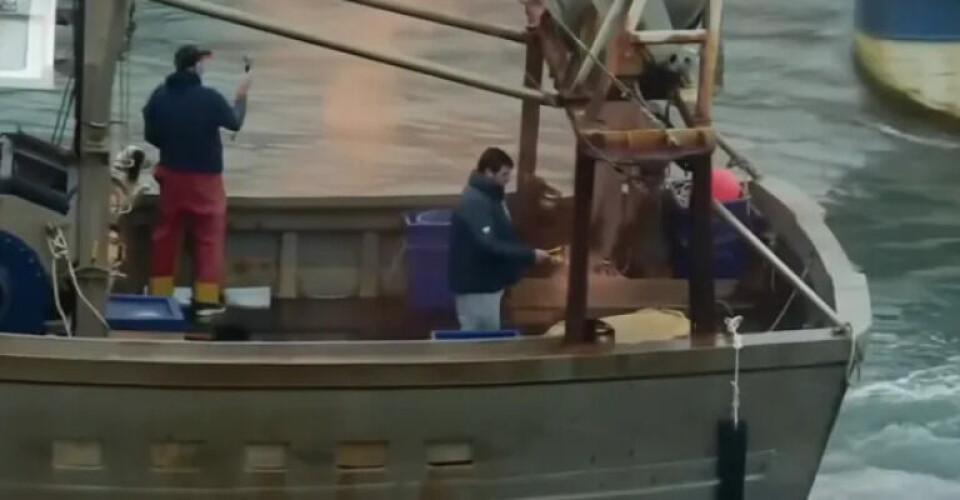 Se videoen: Lande i militær konfrontation over fiskekvoter Screenshot-YouTube-2