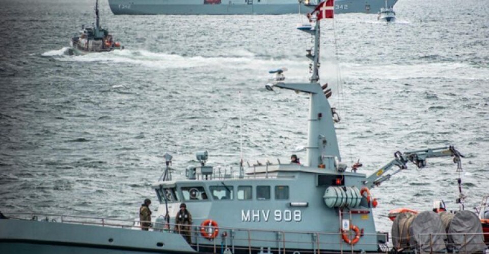Marinehjemmeværnet fejrer jubilæum – 70 år til søs for sikkerheden Marinehjemmevaernets-fartoejer-oever-billedopbygning-i-Kattegat-med-enE2808B-fregat-fra-Soevaernet.-Foto-Hjemmevaernet