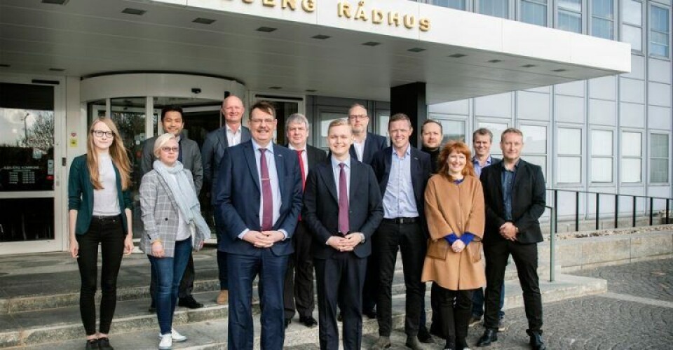 Der var tirsdag fint besøg på rådhuset i Esbjerg. Forrest ses her Estlands minister for økonomi & infrastruktur, Taavi Aas, sammen med Esbjerg Kommunes 1. viceborgmester Nicolaj Aarøe. Foto: Esbjerg Kommune