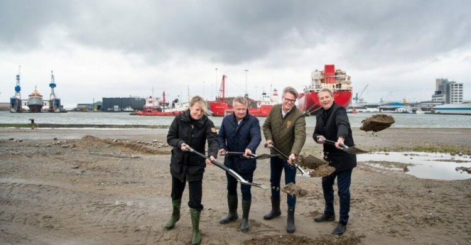 Første spadestik. Fra venstre; Birgit S. Hansen, Borgmester i Frederikshavn Kommune, Mikkel Seedorff Sørensen, Adm. Direktør for Frederikshavn Havn, Bo Larsen, COO MAKEEN Energy og Ole Hvelplund, CEO Nature Energy. Foto: Nature Energy Biogas