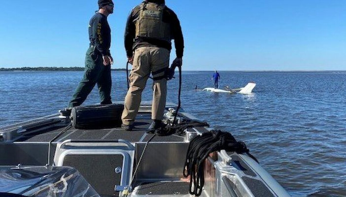 Marine Units Rescue Pilot after Plane Crashes into Ocean