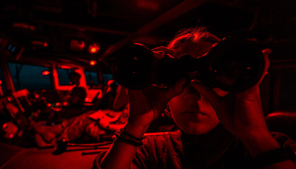 Også om natten holder Søværnets skibe nøje øje med den aktivitet, der foregår på havet. Både med radar og anden teknologi og med almindeligt udkig.