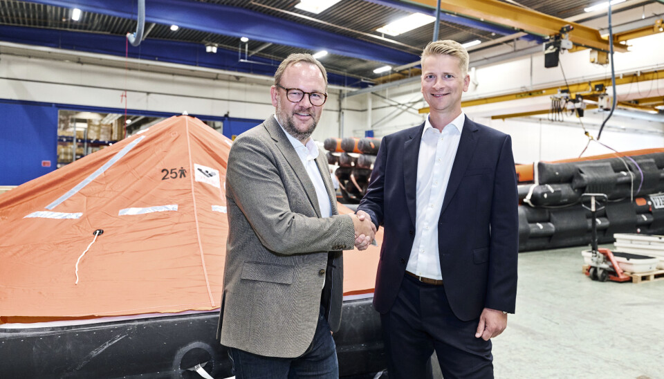 Esbjergs borgmester, Jesper Frost Rasmussen, og CEO for Viking Life-Saving Equipment, Henrik Helsinghof, har indgået en aftale om, at den maritime virksomhed med rødder i Esbjerg bliver hovedsponsor for The Tall Ships Races i 2025.