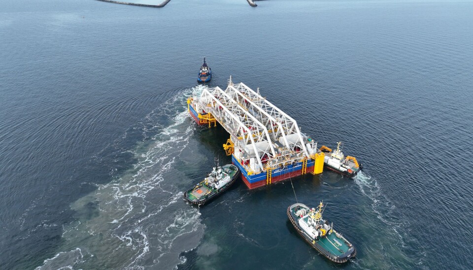 Specialfartøjet Immersion Pontoon ankommer til Femern Bælt-projektet.