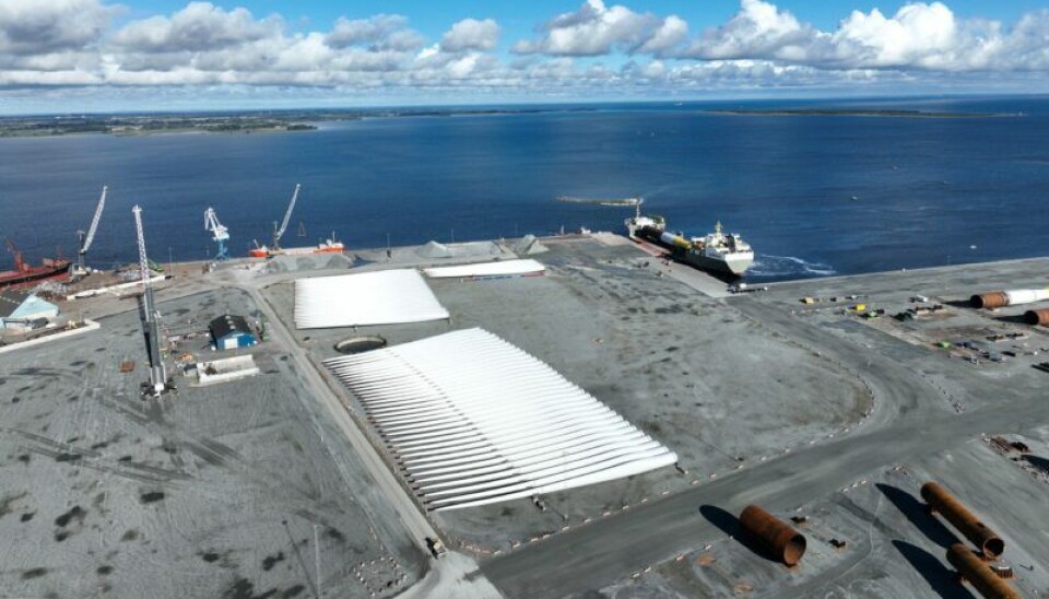 Danmark kan blive en vigtig brik i at nå målene om opsætning af 20.000 havvindmøller i Nordsøen, hvor mange af komponenterne til havvindmøllerne kan blive bygget på den fynske havn.