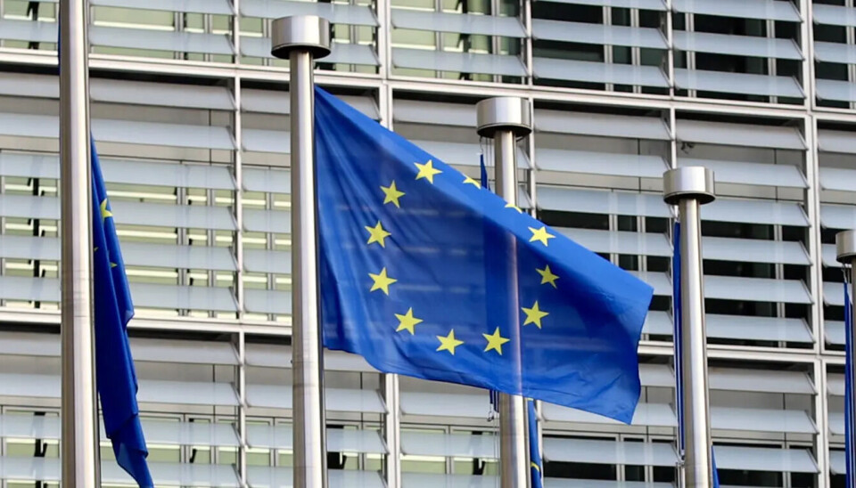 EUs flag foran EUs bygning