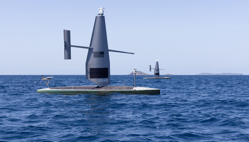Saildrone har udviklet sejlende droner, der kan bruges til ubemandet overvågning over og under vand.