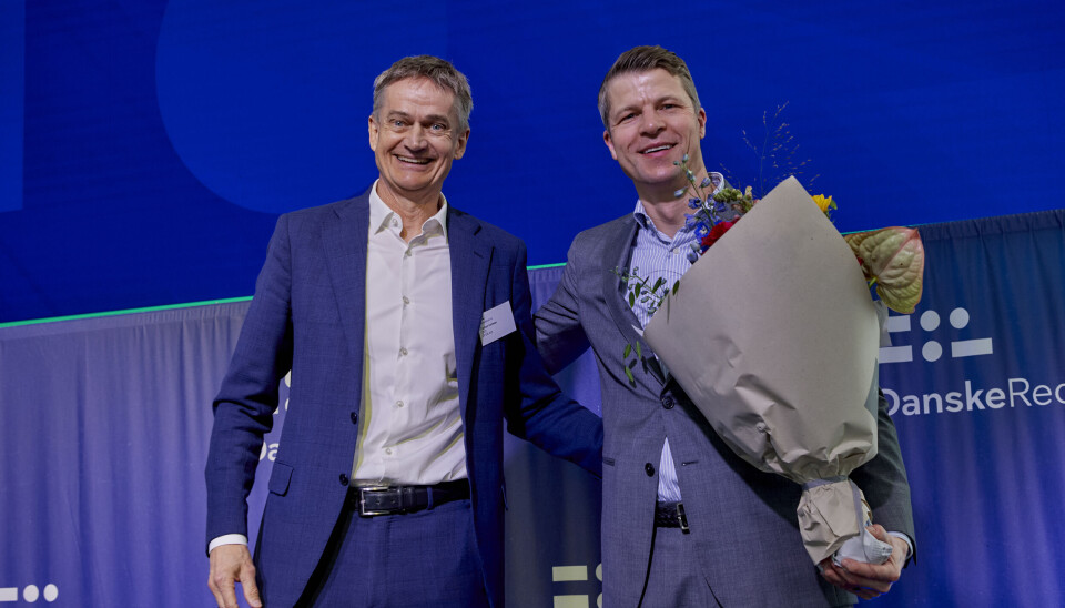 Søren Karas blev fejret på scenen til Danske Rederiers Årsdag, hvor bestyrelsesformand Torben Carlsen bød ham velkommen i bestyrelsen med blomster.