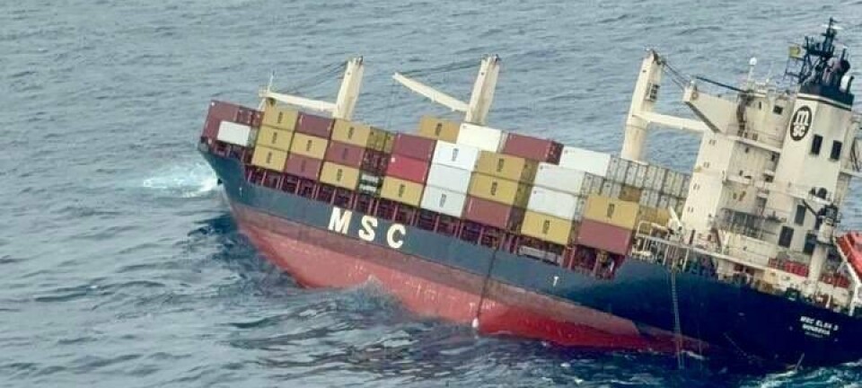 Containerskib lastet med farligt gods sunket ud for Indien